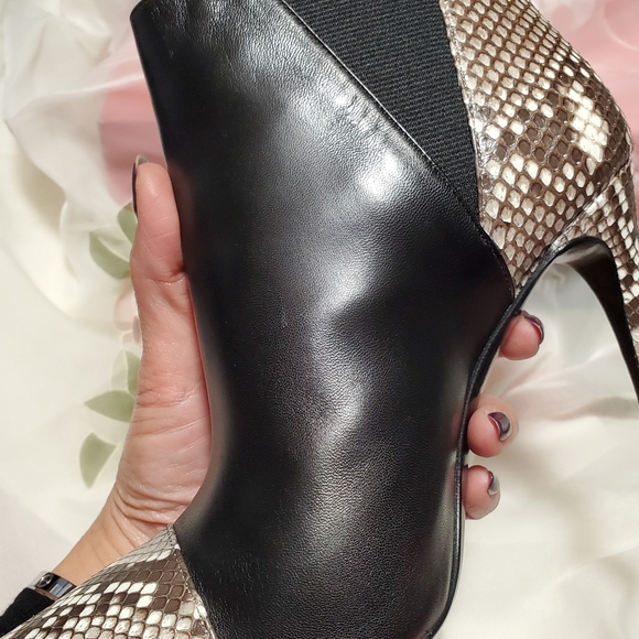 Gucci ankle boots. 391/2 Used in excellent condition. - Picture 13 of 16